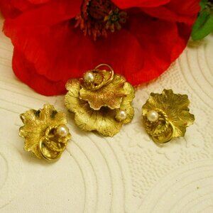 VINTAGE Cultured Pearls Gold Plate Brooch Earrings Set ~ Gold Leaf Swirl Pearls